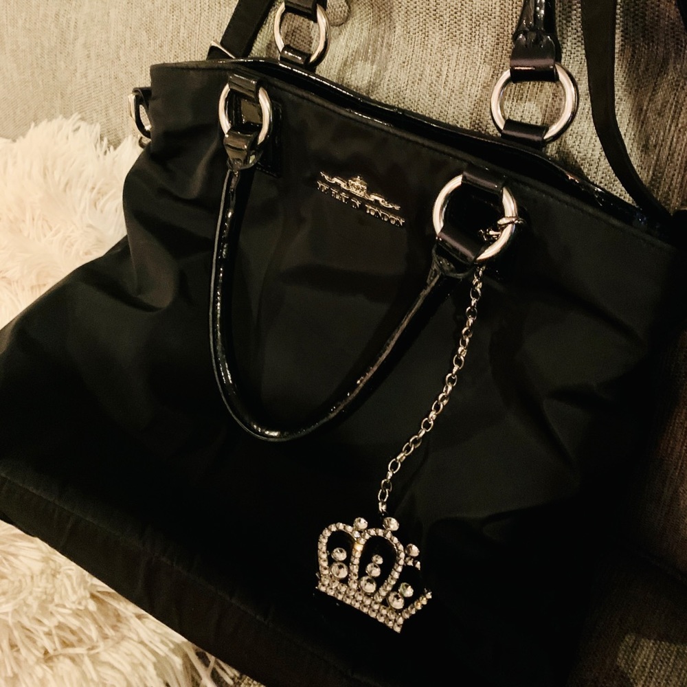 My Flat in London Trafalgar w/Crown charm included